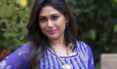 முனீஸ்வரன் சிலை முன்பு சாமியாடிய மனிஷா யாதவ்