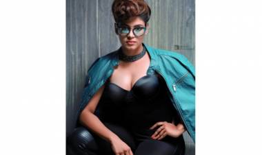 Actress Iniya Dazzling Stills