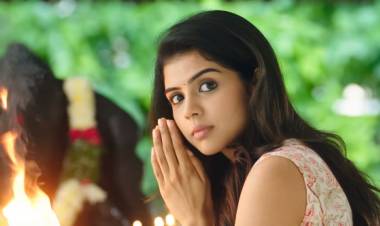 வாரிசு நடிகர் – நடிகை என்பது பெரிய பாரம்:  கல்யாணி பிரியதர்‌ஷன்