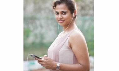 Actress Ramya Pandian latest stills