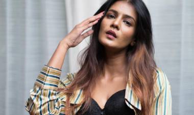 Actress Meera Mitun Gorgeous Stills