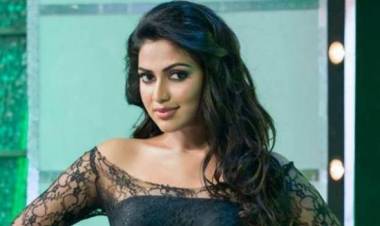 விஜய் சேதுபதி படத்தில் இருந்து என்னை நீக்கிவிட்டனர் - அமலா பால்  