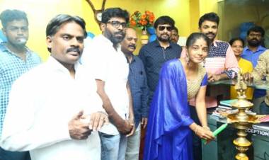 மிகக்குறைந்த கட்டணத்தில் Zoom Film Academy