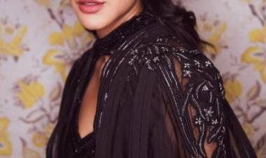 Actress ShrutiHaasan Latest Photos