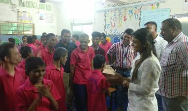 ஹோப் தொண்டு நிறுவனத்தில் தனது பிறந்த நாளைக் குழந்தைகளோடு கொண்டாடிய ஐஸ்வர்யா ராஜேஷ். 