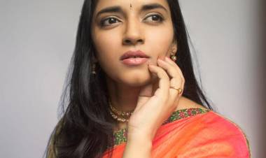 Here's the Pongal celebration clicks of beautiful Actress Vasundhara