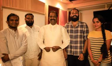 ஒராங்குட்டான் படத்தின் பாடல்  வைரமுத்து அவர்களின் வரிகளால் இதோ  ஒரு காதல் பாடல்