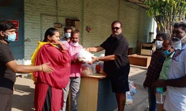 தென்னிந்திய நடிகர் சங்க உறுப்பினர்களுக்கு நடிகர் விஷால் மளிகை சாமான்கள் கொடுத்து வழங்கினார்