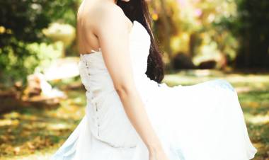 Gorgeous Actress Komalsharmaj gearing up with new looks