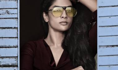 Actress SriyaReddy bold and beautiful latest photoshoot