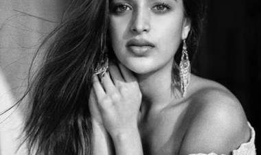 Pretty Actress Bhoomi movie Heroine Agerwalniddhi