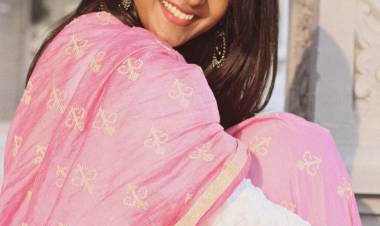 Actress NivedhithaaSathish looks bewitchingly beautiful in these latest pictures