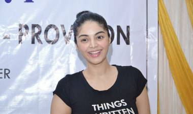 ஏழைகளுக்கு உதவும் நடிகை சனம் ஷெட்டி!