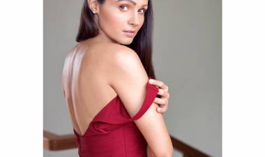 Actress Andrea Jeremiah looks ravishing in red