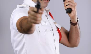 ‘கபடதாரி’ படக்குழு கொடுத்த சர்பிரைஸ் பிறந்தநாள் பரிசு! - மகிழ்ச்சியின் உச்சத்தில் சிபிராஜ்