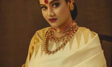 Wishing Actress @sujavarunee a very Happy Birthday !  #HBDSujaVarunee  