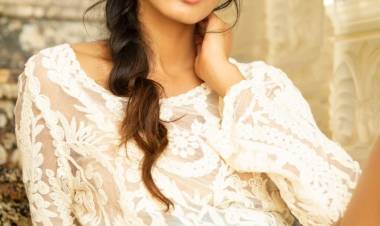 Here Are Few Stunning Stills Of Rangoon Fame Actress   @SANAKHAN_93 In Her Latest Photoshoot. 