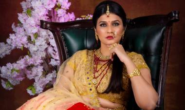 Here is the Classy look of an Alluring fashionista with her Homely and Traditional attire Actress #Anjenakirti In Her Latest Photoshoot Stills!