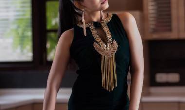 Here Are Few Latest Fascinating Stills Of Actress #Abarnathi Entrancing In Her Stylish Look! 