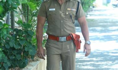 @shaamactor Plays the cop role in  #NaangaRombaBusy