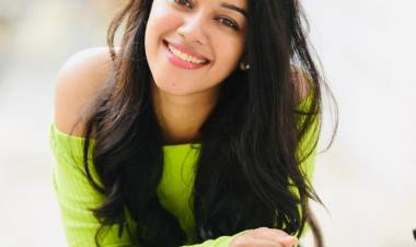 The charming and ever smiling @mirnaliniravi joins the set of untitled film of #Vishal30 #Arya32!