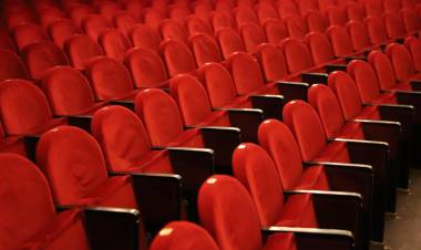 திரையரங்குகள் இயங்க அனுமதி வழங்கி மாண்புமிகு  தமிழக  முதல்வர் திரு எடப்பாடி பழனிச்சாமி  நன்றி