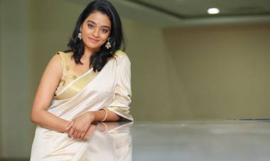 பிரபல திரைப்பட விழா போட்டியில் இயக்குனராக வெற்றி பெற்ற நடிகை காயத்திரி! 