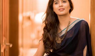 Radiating happiness!! Actress #AmrithaAiyer looks bright and beautiful in these pictures as she wishes  you all a happy and safe Diwali 