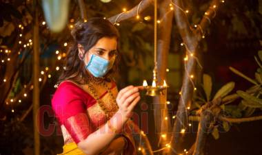 Spreading cheer and sending good wishes your way this #Deepavali is the beautiful and talented #RaashiKhanna.