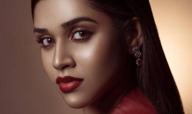 Take A Look  At Actress #MeenakshiGovindharajan's Latest Stills That Would Definitely Take Our Breath Away!!