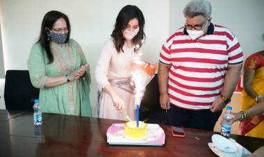 Actress #RaashiKhanna planted saplings  on the occasion of her birthday today! 