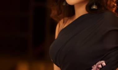 Stunning beauty in black saree! Actress #Iswaryamenon looks gorgeous & classy in these pictures from her latest photoshoot.