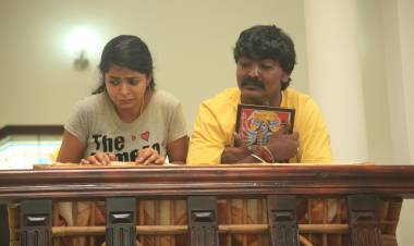 புத்தாண்டில் வெளியாகும் "பேய் இருக்க பயமேன்"..!