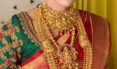 #SaiDhanshika proves yet another time that she can pull any look with ease. 