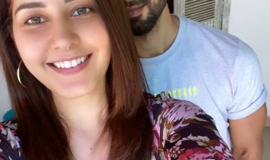 Ravishing @RaashiKhanna paired opposite to Bollywood Star @shahidkapoor for an OTT Original Directed by Raj & DK.