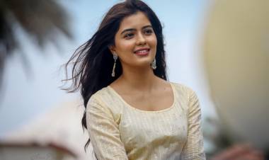 Pristine beauty #AmrithaAiyer's  latest clicks.