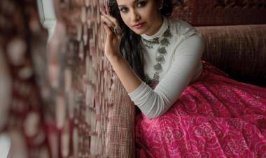 When Attraction meets Attitude! Actress @priya_Bshankar