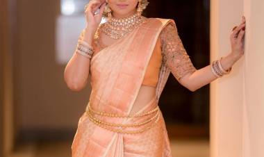 Here are some jeweling in saree stills of actress @Vidya_Actress !