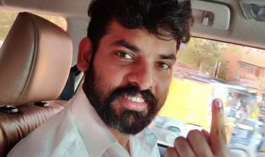 Actor @ActorVemal casted his vote for the 2021 Tamilnadu Assembly elections at Marthoma Matriculation Higher Secondary school virugampakkam