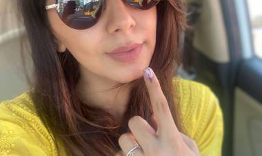 Actress @nikkigalrani casts her vote