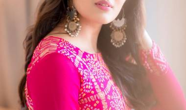 Pretty in pink! #AmrithaAiyer is elegance personified in these pics from her latest photoshoot.