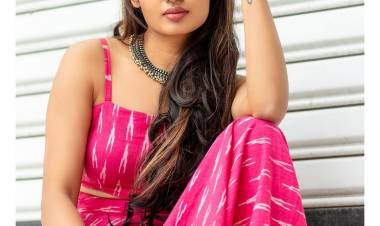 Upcoming Actress #TejuAshwini looks Vibrant in the latest photoshoot stills.