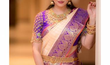 Actress #VidhyaPradeep looks alluring and she definitely steals your heart with her beautiful saree stills