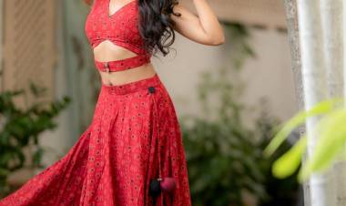 The Energetic #ScintillatingSimpleStar  @itspavitralaksh  @pavithralakshmioffl  In a Magnifying look