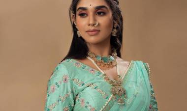 Actress #Meenakshigovindarajan makes jaws drop with her latest Photos in the beautiful saree