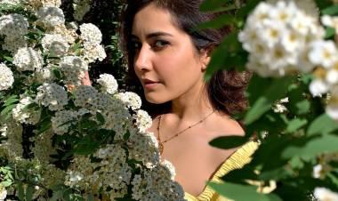 Breathtakingly beautiful #RaashiiKhanna surrounded by Mother Nature on #WorldEnvironmentDay 