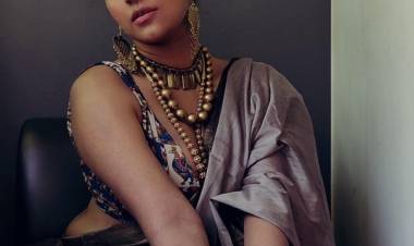 Rockin summer, saree style. Actress #Vasundhara in make over.