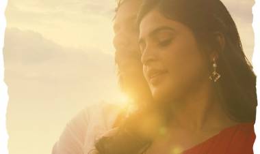 The breezy #KonjamPesu arriving on Friday! Get ready to enjoy this romantic number! 