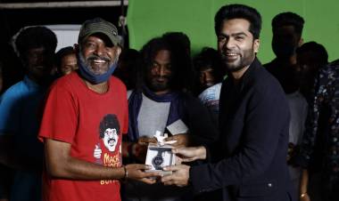 மாநாடு படக்குழுவினருக்கு பரிசளித்து மகிழ்வித்த நடிகர் சிலம்பரசன் TR