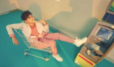 வீக் எண்ட்.. 'கே பாப்' ஸ்டைலில் ஆல்பம் வெளியிட்ட 'ரேணிகுண்டா' நிஷாந்த் மற்றும் நண்பர்கள்